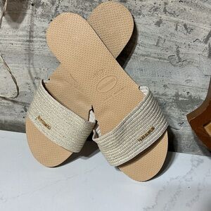 Havaianas
You Malta Metallic Flip Flops size 11/12W
